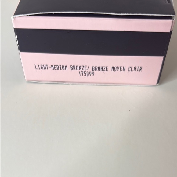 Mary Kay Brown Setting Powder for a Flawless Finish - Picture 4 of 4